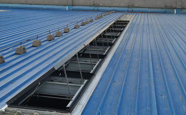 某城市大型商业综合体中庭永登排烟窗工程 某城市大型商业综合体中庭永登排烟窗工程