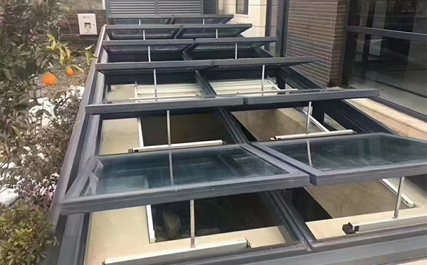 某轨道交通车辆维修车间永登排烟窗应用