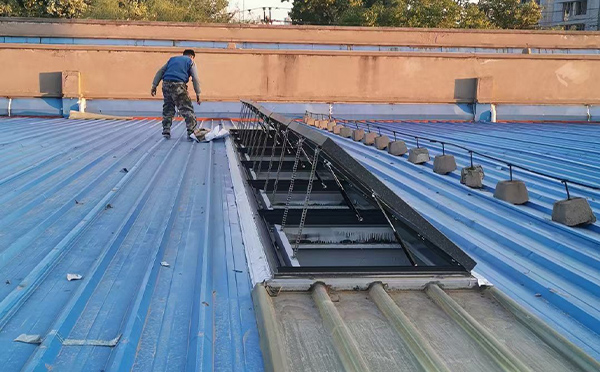 某区域性物流仓储中心永登排烟窗系统安装项目